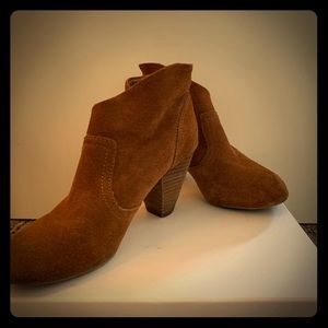 Suede boots booties small.